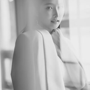 Son Ji-hyun Instagram - 전에 찍었던 
웨딩 스튜디오 샘플사진.
.
.

시간은 참 빠르다
.
.

사진 이쁘게 찍어주신 
😀

@piona_st