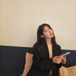 Son Ji-hyun Instagram – 🍒🌸🙄🐰 봄이왔네 소리소문없이