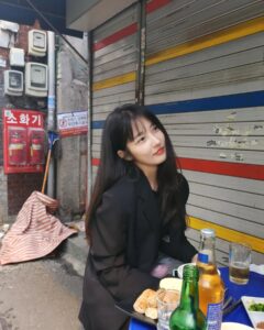 Son Ji-hyun Instagram - 실시간업데이트 #을지로 #힙지로 #봄이여오라