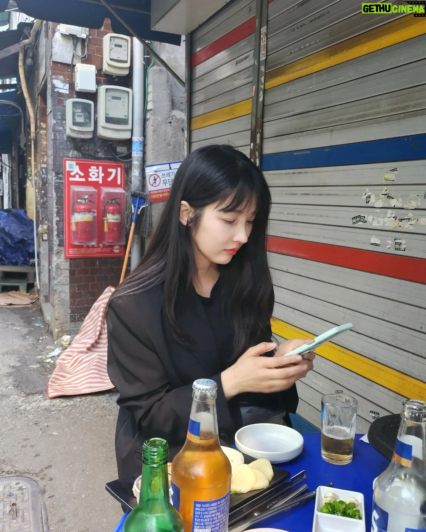 Son Ji-hyun Instagram - 실시간업데이트 #을지로 #힙지로 #봄이여오라