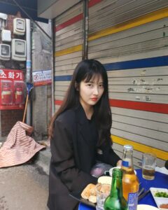 Son Ji-hyun Instagram - 실시간업데이트 #을지로 #힙지로 #봄이여오라
