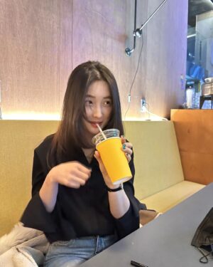 Son Ji-hyun Instagram - 유후..

머리도 자르고

위는 행복했고..

.
.
.

부담스런 근접샷은
쏘리..🤭