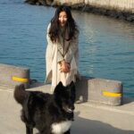 Son Ji-hyun Instagram - 제주에서 만난 샌디..반가워🙂!Photo by @jiahnpark581 @sumalimda 🥰🥰