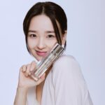 Son Yeon-jae Instagram – #유료광고
요즘 제 피부를 지켜주는 궁극의 에이지-리버싱 세럼 
디올 프레스티지 르 넥타 프리미에와 함께했어요!

코프레 세트는 세럼 본품   리필 구성으로, 고급스러운 골드 프레스티지 상자와 함께에요.
르 넥타 프리미에는 바르는 순간 피부가 탄탄해지고 달라지는 느낌✨ 
개인적으로는 바를때 향도 너무 좋아서 잘 사용하고 있습니다!:) 

시간의 흐름을 되돌린 듯한 피부 개선효과를 경험해 보세요 ! 
#디올스킨케어 #디올프레스티지 #르넥타프리미에