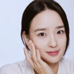 Son Yeon-jae Instagram – #유료광고
요즘 제 피부를 지켜주는 궁극의 에이지-리버싱 세럼 
디올 프레스티지 르 넥타 프리미에와 함께했어요!

코프레 세트는 세럼 본품   리필 구성으로, 고급스러운 골드 프레스티지 상자와 함께에요.
르 넥타 프리미에는 바르는 순간 피부가 탄탄해지고 달라지는 느낌✨ 
개인적으로는 바를때 향도 너무 좋아서 잘 사용하고 있습니다!:) 

시간의 흐름을 되돌린 듯한 피부 개선효과를 경험해 보세요 ! 
#디올스킨케어 #디올프레스티지 #르넥타프리미에