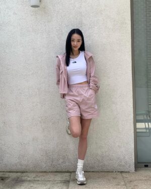 Son Yeon-jae Instagram - @thenorthface_kr #광고

조금씩 더워지는 날씨에 아웃도어는 물론 일상생활에도 착용가능한 #데이테크자켓 ☀️
아가랑도 빨리 산책하고싶다🥹🤍👶🏻

#노스페이스#데이테크시리즈#냉감셋업#경량자켓