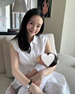 Son Yeon-jae Instagram - 피곤하지만 이렇게까지 행복할 수 있다구?🥹🤍👶🏻
