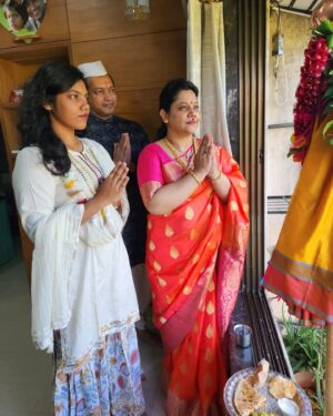 Sonali Pandit Naik Instagram - Happy GUDHI PADAWA .....
Nutan  varshachya  sagalyanna shubhechcha 🙏🙏