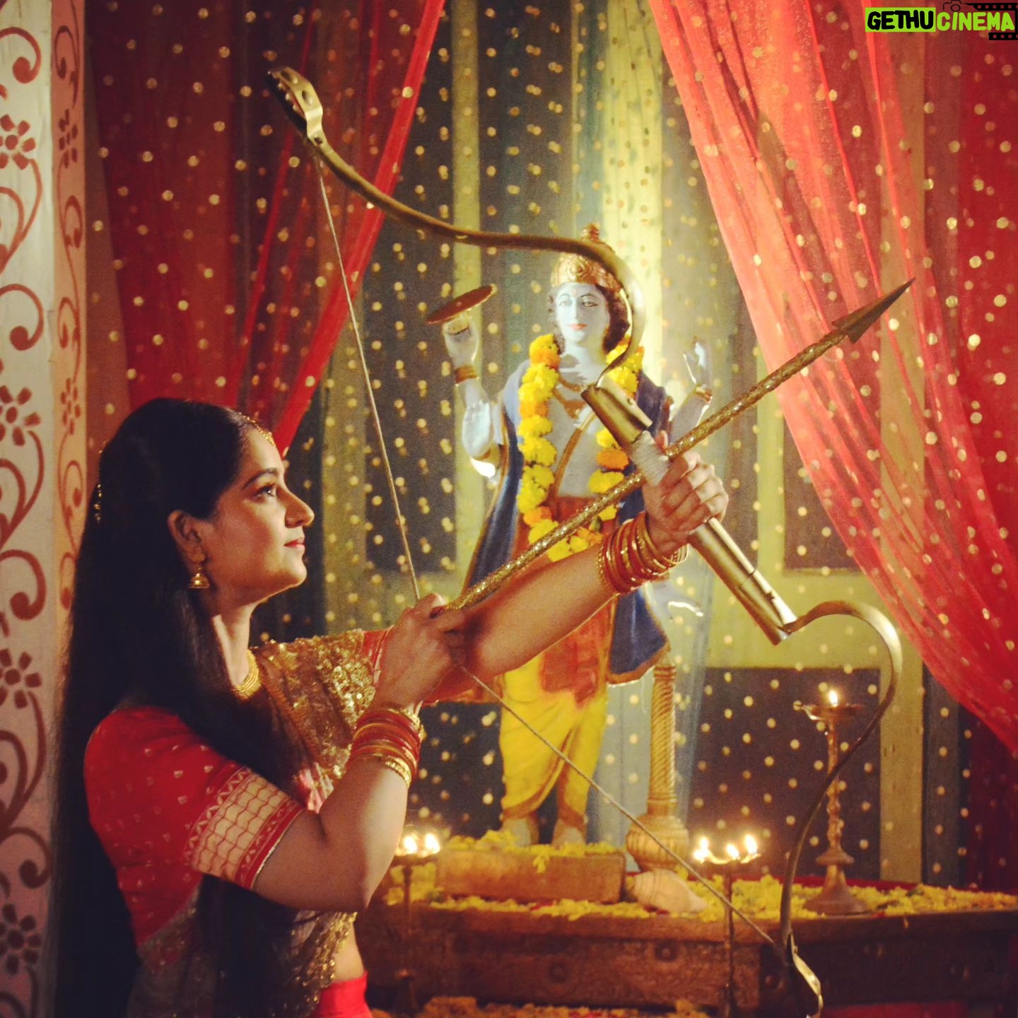 Sonam Lamba Instagram - On this day of Dussehra, Let us celebrate the triumph of good over evil. May the light of truth and righteousness Guide us on the path to success. May we all have the strength to overcome our inner demons and emerge victorious. Wishing u a very happy Dussehra.. ππ