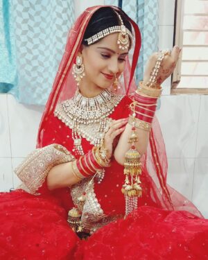 Sonam Lamba Instagram - Watch Kiran ki shaadi in Jahaan Chand rehta hai tonite at 8pm on DD National and Zee5 😊