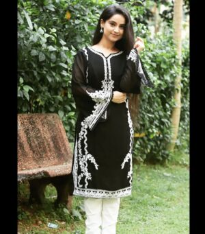 Sonam Lamba Instagram - A beautiful outfit from a huge collection of @wani_closet__ Do check out the page for such lovely dresses.