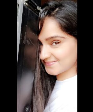 Sonam Lamba Instagram - This one is for all those who keep on saying KUCH BHI POST KARO PAR KARO ZARUR... 
Kar diya KUCH BHI.. 🤦😎