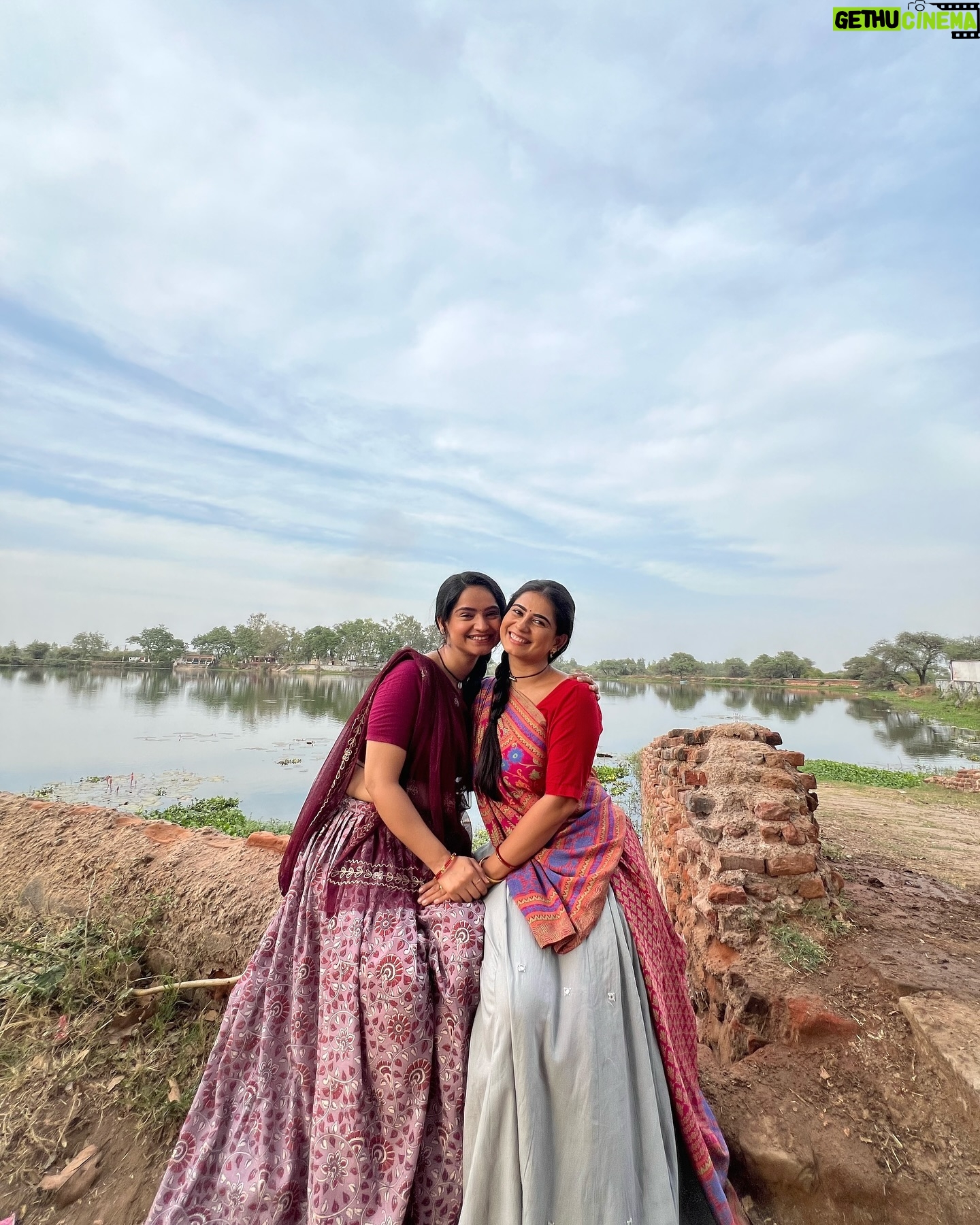 Sonam Lamba Instagram - ❤️ . #friendships #sisterhood #actorsonset #onset #photooftheday #ınstaday #instaphoto #instadaily #friendshipgoals #friendsforlife #vidhya #swara #saathnibhanasaathiya #passion . Friendships Friendshipgoals