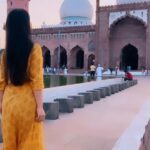 Sonam Lamba Instagram - Mohabbat...❤️ #mohabbat #shayari #bhopal #tajulmasjid #reels #instagram
