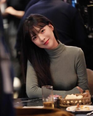Song Joo-hee Instagram - 오늘도 내일도 아홉시에는
tvn #어느날우리집현관으로멸망이들어왔다