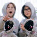 Song Eun-yi Instagram – 블핑이와 만났어요!! 

판매일정도 나왔습니다!!

vivo × monamhee

📍 판매 일정 📍
 – 2023.11.24.(금) 오전 10시 오픈
 * 온/오프라인 각기 한정 수량 소진 시 판매 종료
 ** 키링은 1인당 1개만 구매 가능
📍 콜라보 제품 📍
 – 비보 후드를 입은 모남희 블핑이 키링 ⬛ (1종)
 – 블핑이를 품은 세뚜바리 후드티💕 (1종, M/L/XL size)
📍 판매처 📍
 – 온라인 | 비보장지대(vivozangzidae.com)
 – 오프라인 | 상암동 비보사옥 1층 카페 어로드(@alod.coffee)

(저는 M사이즈 입었어요)