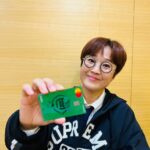 Song Eun-yi Instagram - #광고 그린카드!! 만들었어요 대중교통을 타거나 커피를 마실 때, 공유 모빌리티를 이용할 때 등등등등등!! ^^ 녹색소비를 통해 모은 포인트를 현금으로도, 쿠폰으로도 또는 친환경 기부까지 ‘어디에서나’ 쓸 수 있다고 해요. 이번에 저는 특별히 친환경 무공해차 혜택 중심의 로 만들었어요. 전기•수소차 충전 할때는 최대 40% 적립도 된다고 합니다. (재생 플라스틱이 50% 이상 함유된 리사이클링 소재라죠!) #그린카드 #어디로든그린카드 #환경부 #한국환경산업기술원