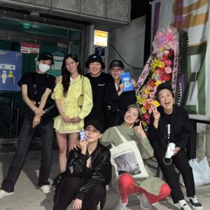 Song Eun-yi Instagram - 연출가 #나옥희 씨 축하합니다!!

농구장아니라 대학로로!!
오랫만에 위치스 ❤️