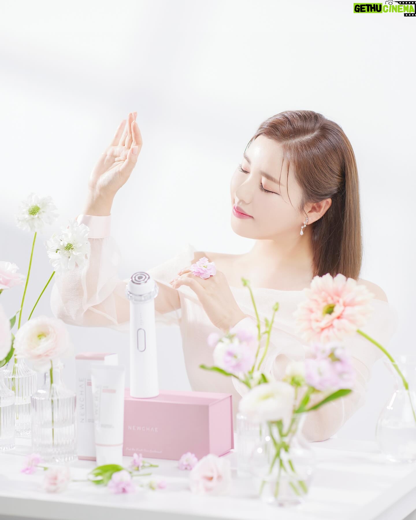 Song Ga-in Instagram - 매일 매일 뉴채로 관리하세요 ! 💖 @newchae_official