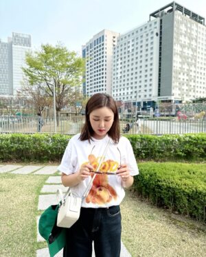 Song Ga-in Instagram - 날씨 좋아서 하루 하루 알차게 ! 🌈🐻💕