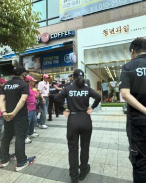 Song Ga-in Instagram - _
너무 보고 싶었던 아기천사 유준이도 만나고 💕
든든한 어게인 경호 스텝분들 덕분에 감사한 하루 🙏🏻
청년과일x장봐주는 언니 목포 남악점 많은 사랑부탁드립니다 ! 💝