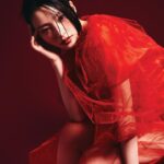 Song Ha-yoon Instagram - 바자🖤