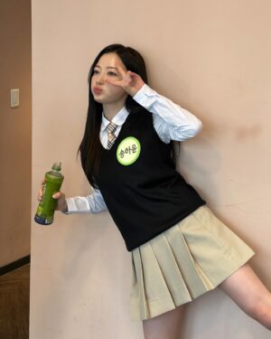 Song Ha-yoon Instagram - Knowing bros📚💚