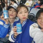 Song Hae-na Instagram – 멋진경기도보고 맥주도 마시고
나어제 하루 피로 다날라갔잖앙 
응원도 다같이 하고 멋진 선수들도 보니 너무 신기하구
너무 즐거웠당♡ 야구도 더 많이 보러다녀야징
같이다닐쏴람!!!
#cass #mlbseoulseries #mlb모자