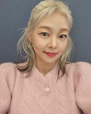 Song Hae-na Instagram - 뿌염포기못해🤭