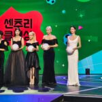 Song Hae-na Instagram – 모델로 시작해 12년만에 방송에서 처음 받아보는 상이에요
연예대상에 초대받는것만으로도 감사했는데 센추리클럽상에 우수상까지
너무 벅찬 하루를 만들어 주셔서 너무 감사합니다
너무떨리고 놀라서 수상소감에 뭐라고 했는지조차 모르겠오요
남들보다 많이 느리지만 노력하면 된다는걸 알려준 골때녀팀에게 너무 감사하고 항상 미안했던 구척이들 못해도 잘해도 같이하는게 스포츠라는걸 알려줘서 고맙구 너무 많이 고마워할분들이 많아요ㅠ 그분들 덕에 지금까지 일할수 있음에 감사합니다 올해 너무너무 고맙구 내년에도 잘부탁해요♡ 
응원해주시는 모둔분들 사랑합니다앙 새해복 많이받으세요!!!!!
@sbs_goal @sbsnow_insta