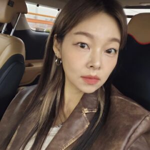 Song Hae-na Instagram - 오늘룩 좋아하는스타일인데 남겨둘껄 요즘 옷입는거 찍어보까요?ㅋ
