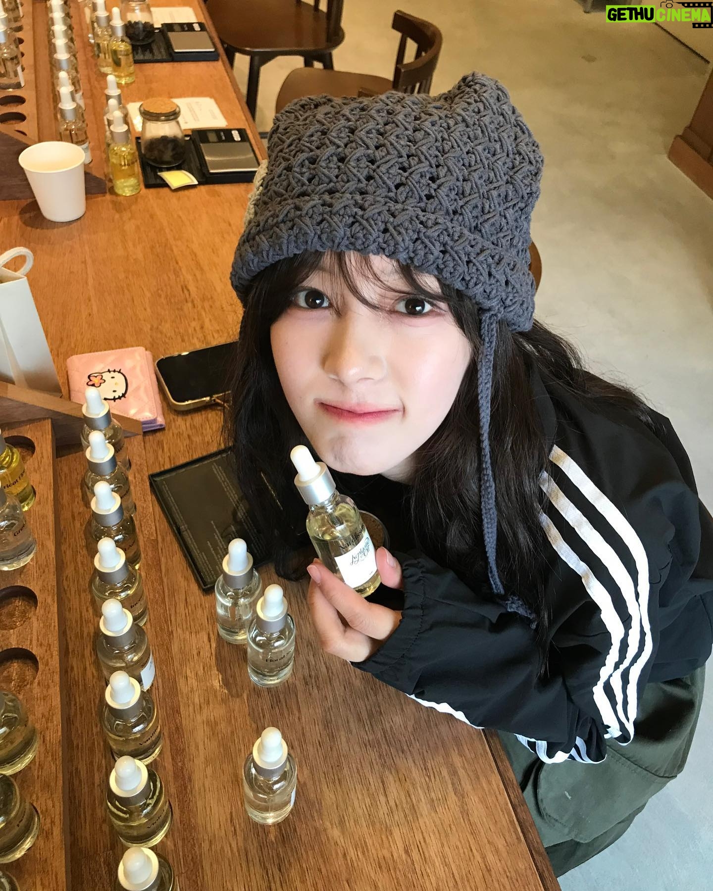 Song Su-i Instagram - πββ‘οΈπββ§βπ§Όπ«§ΛΒ· . . . . . . . . . . . . . #λΌμ€ν¬ #μμΈν₯μ곡방 #ν₯μ곡방