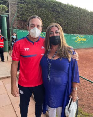 Sonia Fried Instagram - 🇨🇱 Orgullosa de estar aquí donde partió @massunico gracias a mi padre. Hoy jugando en la cancha de sus inicios en nuestra ciudad Viña del Mar, en las canchas de Massu Fried.
Que alegría mas grande
#nicocapitan
#copadavis
#clubdetennisunion
#chile
#massu