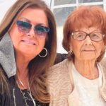 Sonia Fried Instagram - Mamita Linda Llego el día que no hubiese querido que llegara, pero verte así me costaba mucho. Pasaste muchos momentos duros en tu vida, pero seguías luchando incansablemente. A tu temprana edad pasaste por un campo de concentración, el fallecimiento del amor de ti vida, Ladislao y la pérdida de tu regalón, quien era tus ojos, tu hijo Andrés. Pero ya están los 3 juntitos. Gracias Mami por la preocupación que tuviste por todos nosotros, siempre con sabias palabras para ayudar al que lo necesitaba. Formaste una hermosa familia, con hijos, nietos y bisnietos. Puedes descansar en paz y te recordaremos eternamente Veronika Vegvari Klein (Z’L) 🙏🏻🕯️✡️