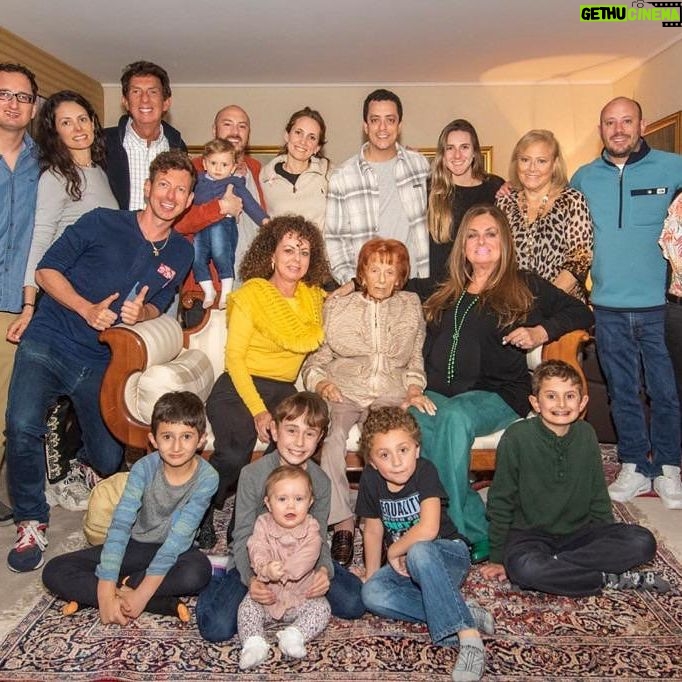 Sonia Fried Instagram - Celebrando el cumpleaños de mi mamá. 96 años de una guerrera, si quieren conocer más de la historia pueden ver este link https://mviva.org/testimonios/vegvari-vera-3/ #veravegvari