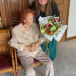 Sonia Fried Instagram - Hola amigos y amigas, acá estoy con mi mamá que cumple 96 años y le encantan las flores. Estas son de Casa de Flores en Viña, les dejo el instagram para que las sigan: @casadefloresdelivery