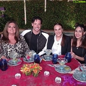 Sonia Fried Instagram - ¿Se quieren reir? Vean este Sábado a las 22:00 por Chv la @ladivinacomidachv 🍽😊 Lo pasamos fantástico con @nicolaslarrainoficial Sonia de Toro @clape11 @itapallita y @stefanomassu89 🙌🏻