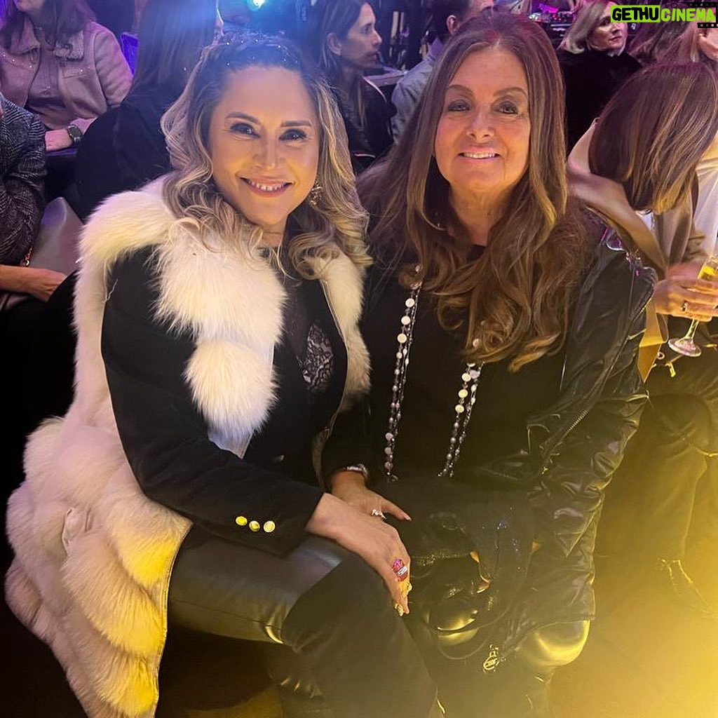 Sonia Fried Instagram - Hola a todos!! Que tengan una gran semana, espero que este lunes sea muy lindo para ustedes! Les dejo algunas fotos de estos días con mi amiga. 🌸💕
