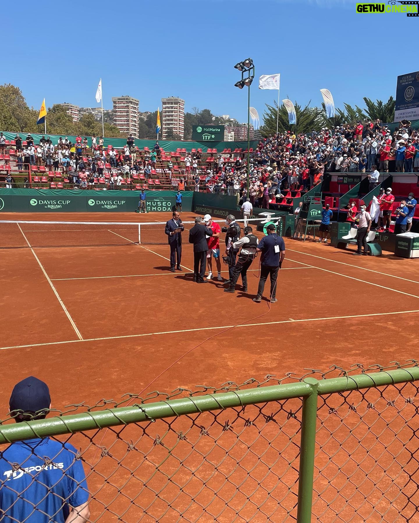 Sonia Fried Instagram - Último día triunfo para Chile, todo estuvo espectacular y feliz de compartir con mi hijo un fin de semana en mi ciudad. Merecido y lindo homenaje a @massunico por todo lo que ha entregado a Chile, en su cancha con su nombre. Con el gran apoyo como siempre de todos los chilenos de corazón que fueron a apoyar al equipo. Estadio full!!!! Maravilloso!!! Club unión #copadavis #estadio #clubunion #nicomassu