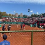 Sonia Fried Instagram – Último día triunfo para Chile, todo estuvo espectacular y feliz de compartir con mi hijo un fin de semana en mi ciudad.
Merecido y lindo homenaje a @massunico por todo lo que ha entregado a Chile, en su cancha con su nombre.
Con el gran apoyo como siempre de todos los chilenos de corazón que fueron a apoyar al equipo.
Estadio full!!!! Maravilloso!!! Club unión
#copadavis
#estadio
#clubunion
#nicomassu