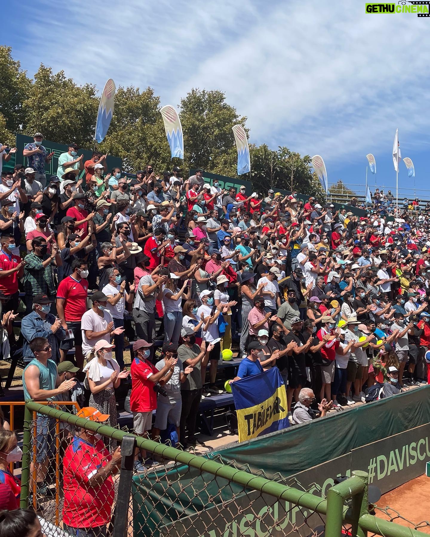 Sonia Fried Instagram - Último día triunfo para Chile, todo estuvo espectacular y feliz de compartir con mi hijo un fin de semana en mi ciudad. Merecido y lindo homenaje a @massunico por todo lo que ha entregado a Chile, en su cancha con su nombre. Con el gran apoyo como siempre de todos los chilenos de corazón que fueron a apoyar al equipo. Estadio full!!!! Maravilloso!!! Club unión #copadavis #estadio #clubunion #nicomassu