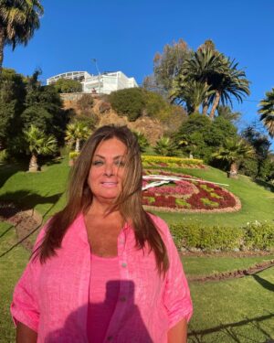 Sonia Fried Instagram - 💕Desde mi ciudad jardín, les deseo a todos que tengan un feliz día del amor y de la amistad, con mucho cariño a mi gente linda que me sigue y que permanentemente me manda cariños y buenas vibras, se lo agradezco de corazón, me llenan el alma leerlos con tan lindos mensajes hacía mi persona. Los tengo en mi corazón ♥️ 
#happyvalentinesday 
#diadesanvalentin
#viñadelmar