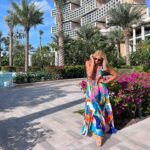 Sonia Kruger Instagram - It’s resorted to this… 🤣☀️🌺 #travel #ad #gifted #atlantistheroyal