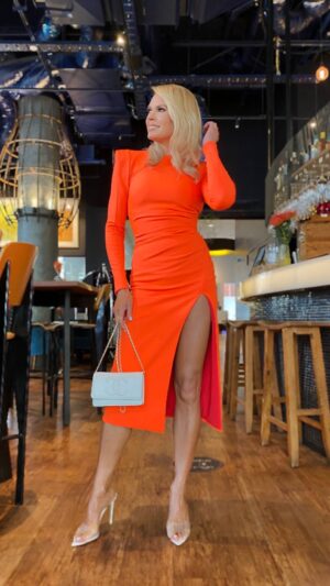 Sonia Kruger Instagram - Round 2! #7upfront #melbourne ❤️

@chanelofficial
@melakimantra
@shannakian_fine_jewellery
@gianvitorossi

Hair and Makeup: @simonefortemakeup
Styling: @kellysmythe