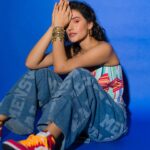 Sonia Rathee Instagram - 🫐🦋💎 Makeup: @makeupbykaranc Hair: @hairbyprem Photography: @miteshsphotography @sarthakgogna Denims @meenswear_ corset top @zi.p__ by @payal_zinal Accessories @baala_jewels Styled by @sameerkatariya92