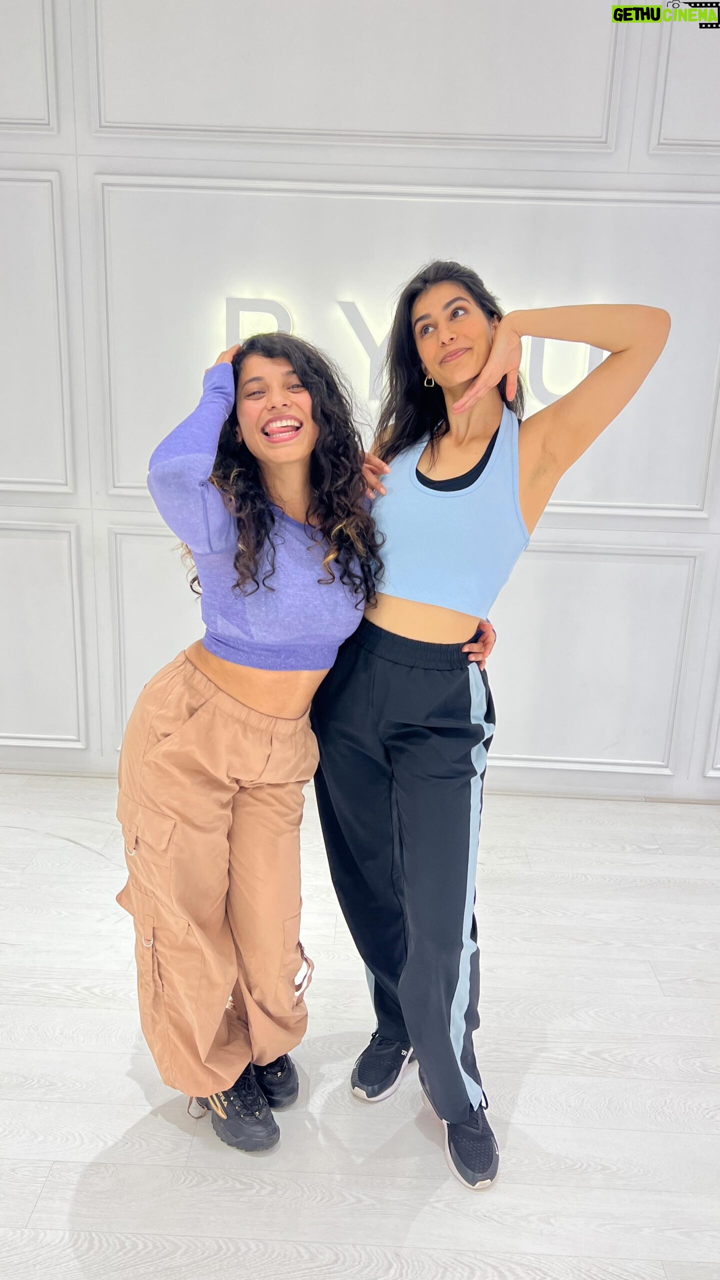 Sonia Rathee Instagram - Tried something new 🦋 with @prernanepali Choreography: @prernanepali