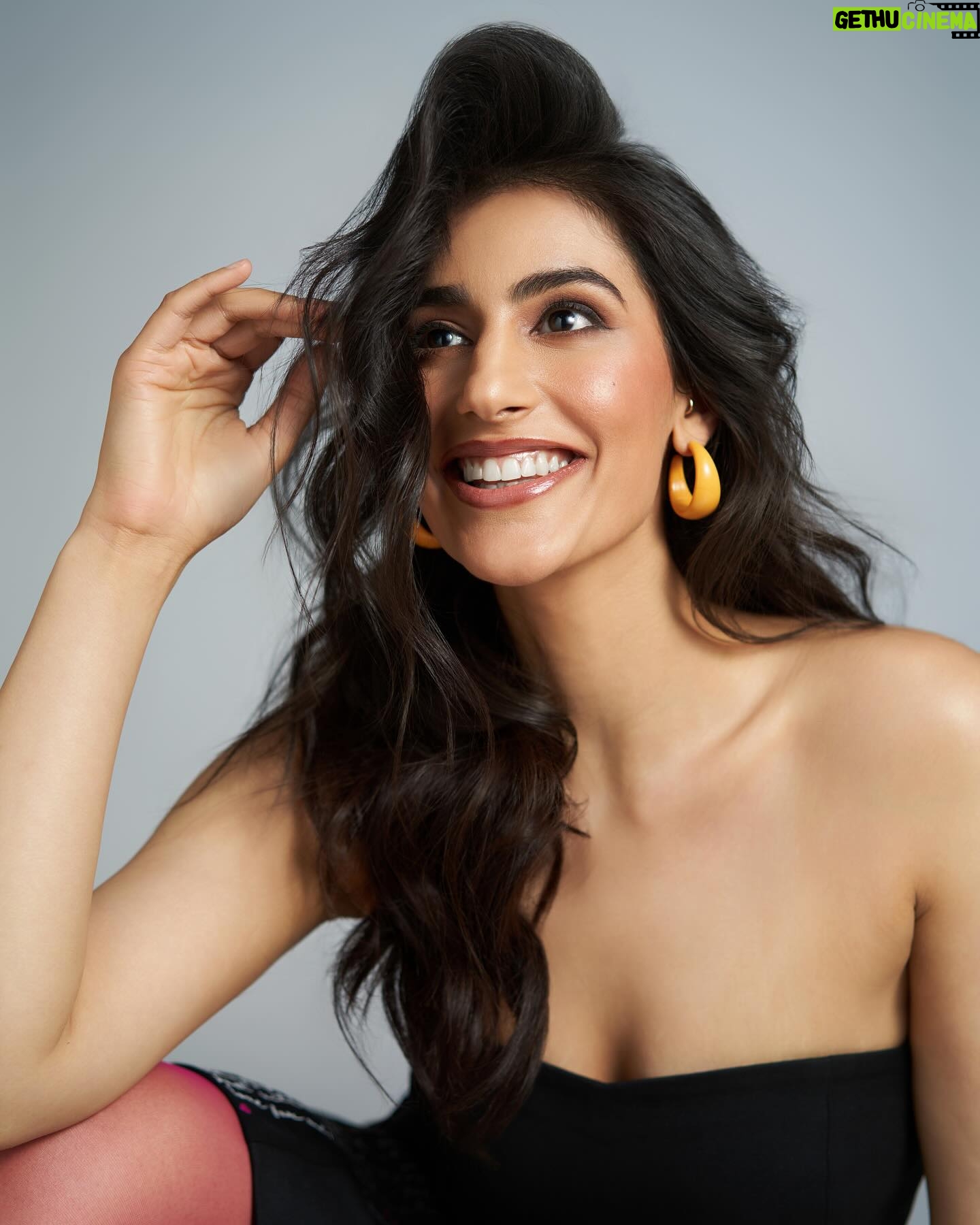 Sonia Rathee Instagram - Give me some adssss 😎 look at the smile bro styled by @sameerkatariya92 Hairstylist- @hairstylsit_madhav2.0 Makeup Artist - @richie_muah Photographer - @kevin.nunes.photography Talent Agency- @palsandpeersentertainment @palsandpeerstalents Managed by @ayushisarda9833 @pocketfulofcherrie @lapofopulence