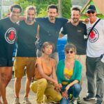 Sonia Rolland Instagram - Fin de tournage du bloc 1 ✨🎥✨ @tropiquescriminelsofficiel Saison6 / 4 épisodes en boite! Ces deux mois sont passés à une telle vitesse 🌪️ Merci à toi @julienseri pour ta passion et ta bienveillance! Merci à ta super team et bien sûr à nos supers “vétérans” pour ces moments réjouissants! Bravo encore à toutes et à tous! Quel kiffe encore une fois! Dernière vidéo @julienseri ce moment est un cadeau! Merci infiniment 🎥❤️✨ #TropiquesCriminels #Saison6 #Tournage #Bloc1 @federationstudios #France2 @france.tv