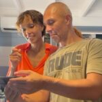 Sonia Rolland Instagram - Fin de tournage du bloc 1 ✨🎥✨ @tropiquescriminelsofficiel Saison6 / 4 épisodes en boite! Ces deux mois sont passés à une telle vitesse 🌪️ Merci à toi @julienseri pour ta passion et ta bienveillance! Merci à ta super team et bien sûr à nos supers “vétérans” pour ces moments réjouissants! Bravo encore à toutes et à tous! Quel kiffe encore une fois! Dernière vidéo @julienseri ce moment est un cadeau! Merci infiniment 🎥❤️✨ #TropiquesCriminels #Saison6 #Tournage #Bloc1 @federationstudios #France2 @france.tv