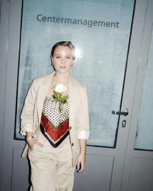 Sonja Gerhardt Instagram - Ey…Du kommst hier nicht rein! 🌹

📷: @lottermannfuentes 
@gq_germany